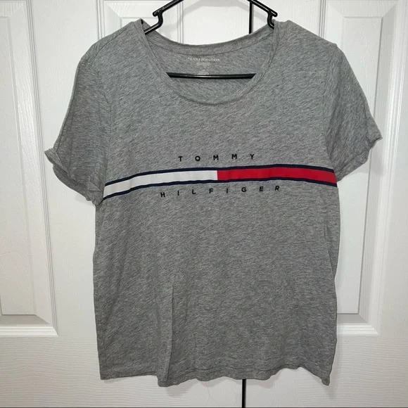 Tommy Hilfiger T Shirt - Picture 1 of 3